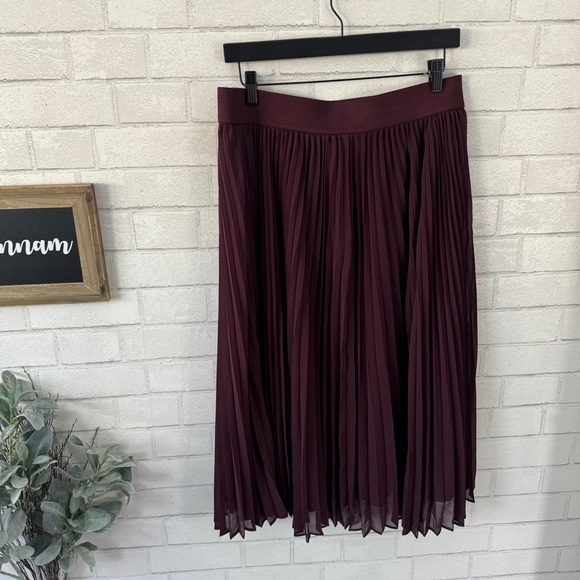 LANE BRYANT Maroon Pleated Midi Skirt - Picture 3 of 6